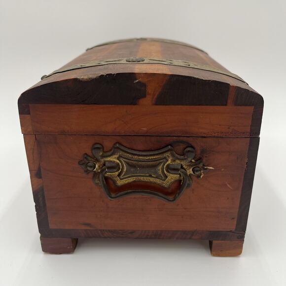 Peterson Brothers MPRS 165-171 N. Elizabeth Chicago, IL-Wooden Cedar Chest - Picture 9 of 16